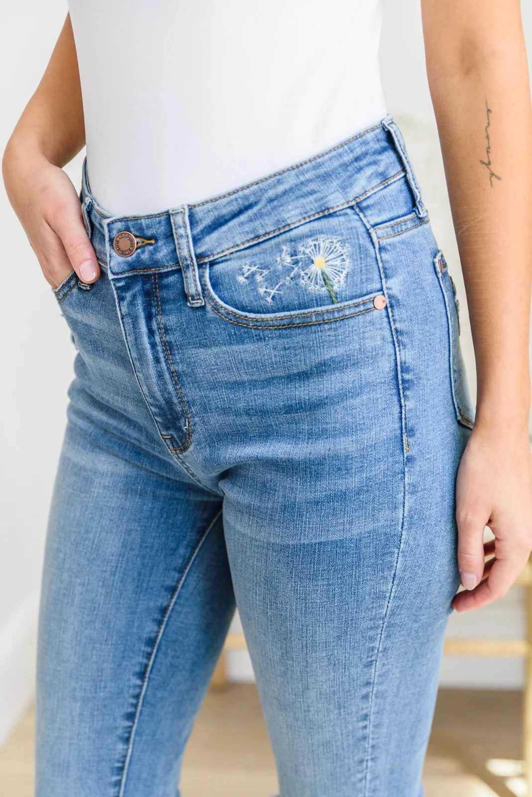 Hi-waisted Dandelion Embroidery Skinny LD23