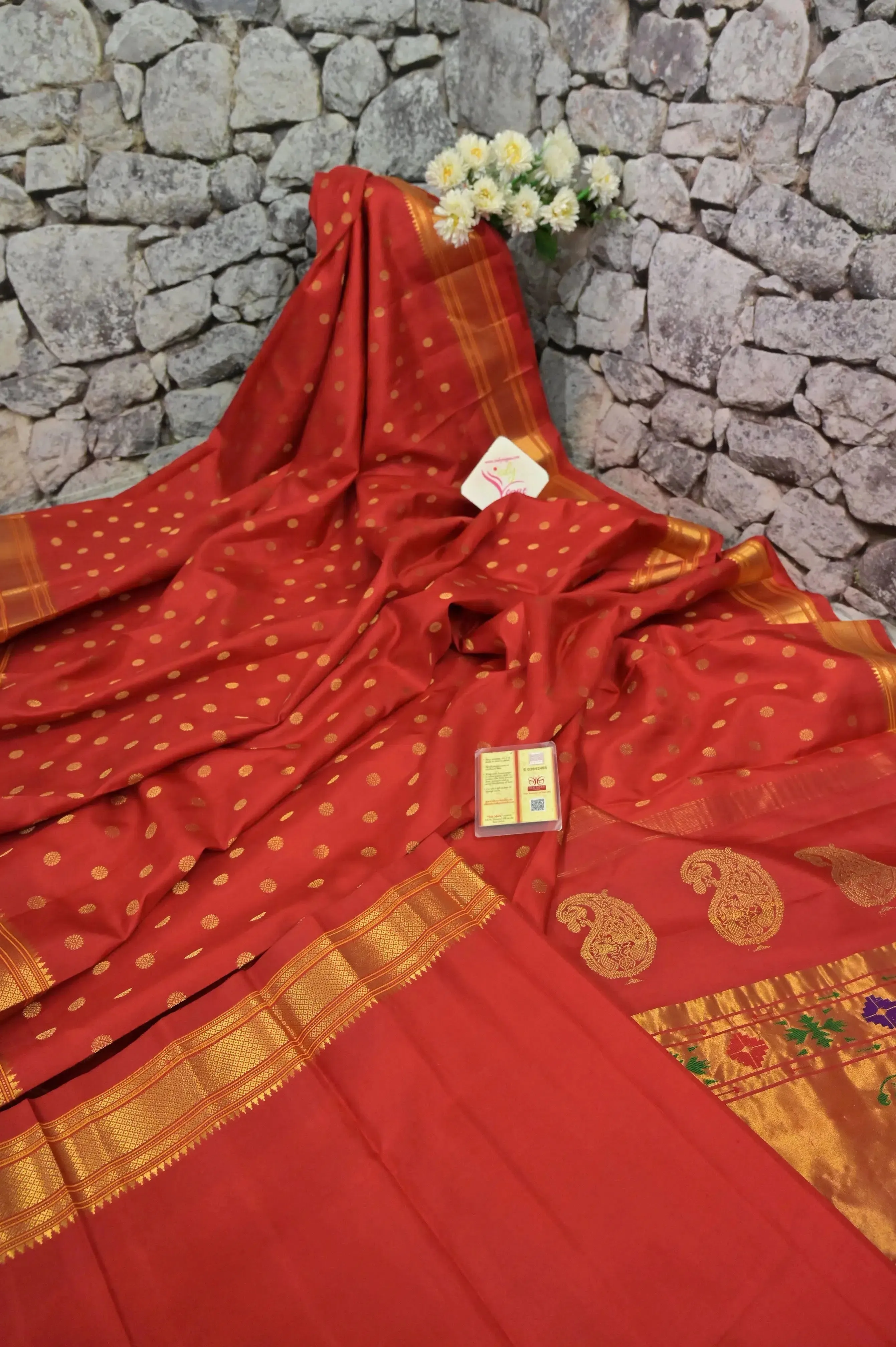 Red Color Dual-Tone Maharani Paithani Silk Saree